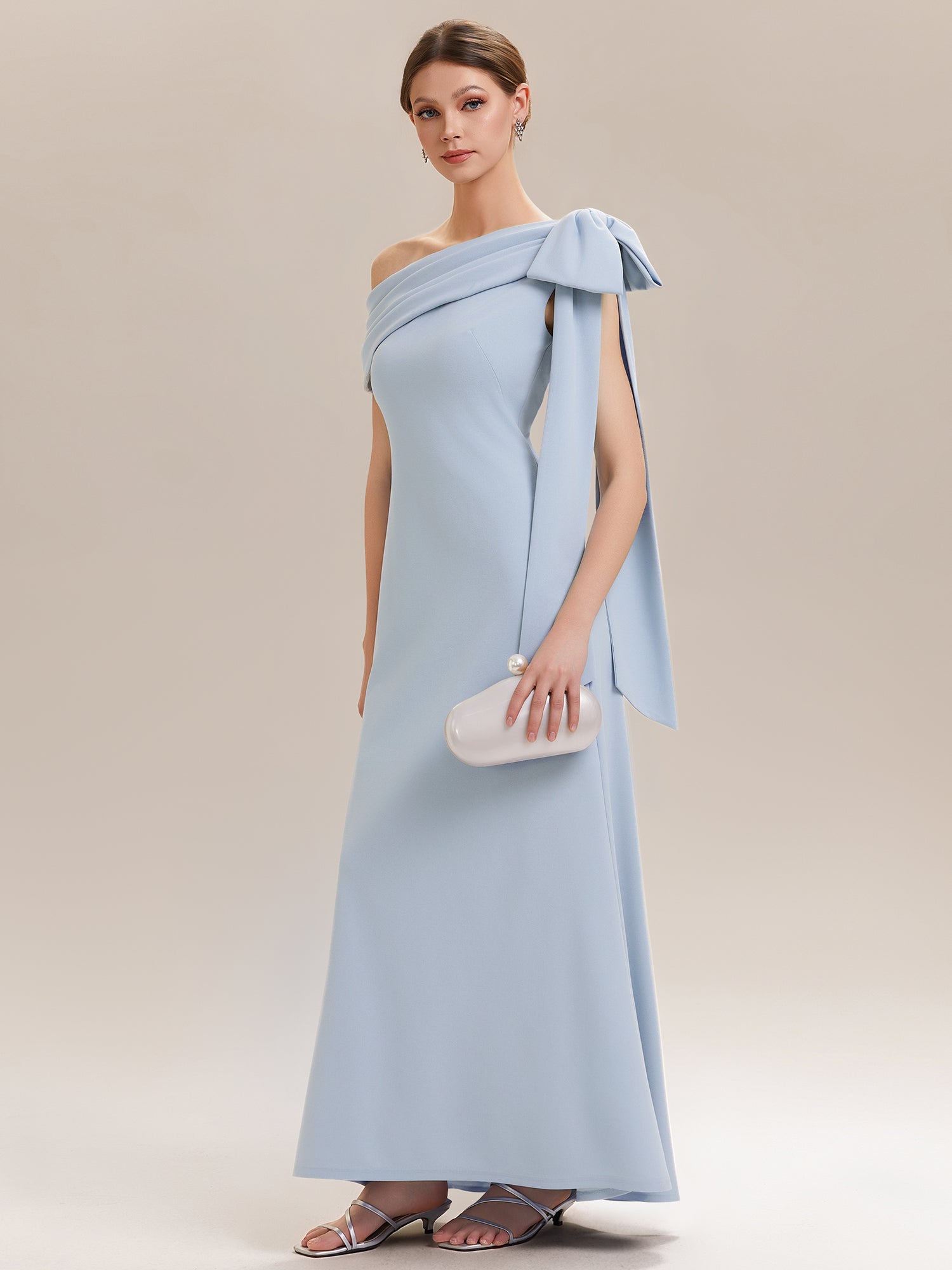 Robe longue ajustée à encolure asymétrique sans bretelles avec détail de nœud en tissu extensible #Couleur_Bleu Glace