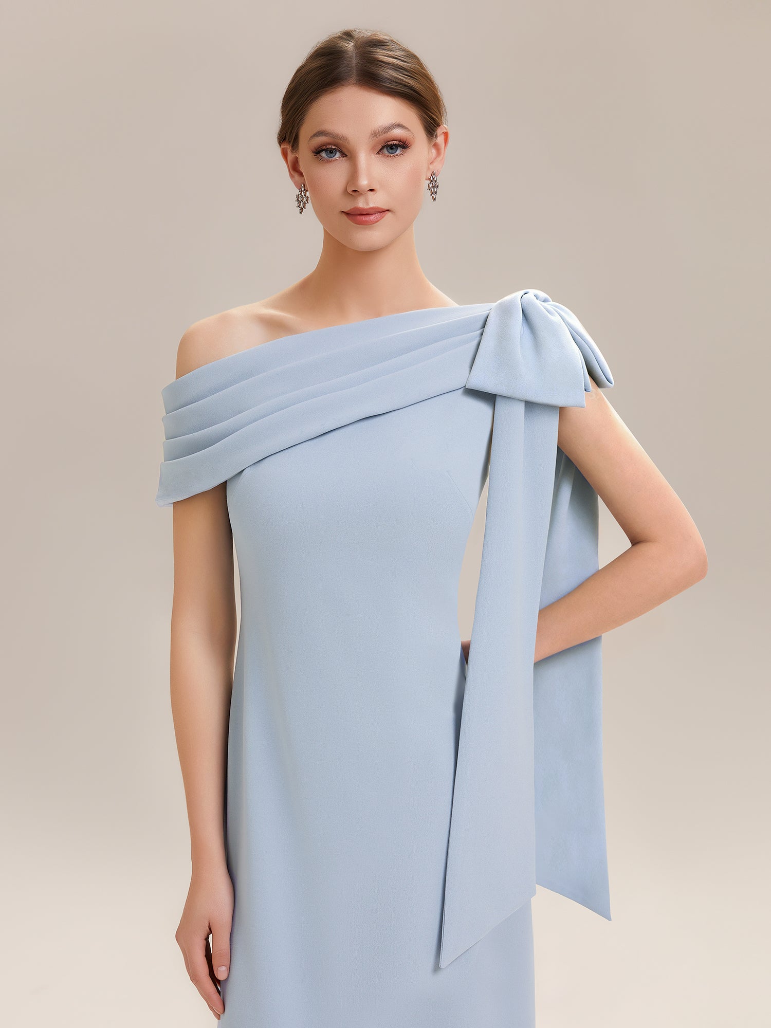 Robe longue ajustée à encolure asymétrique sans bretelles avec détail de nœud en tissu extensible #Couleur_Bleu Glace