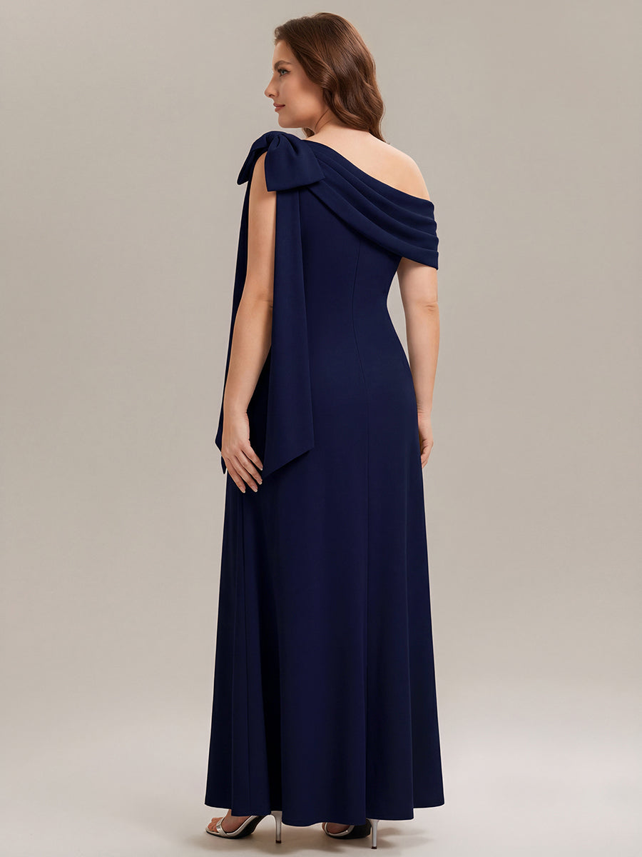 Robe longue ajustée à encolure asymétrique sans bretelles avec détail de nœud en tissu extensible #Couleur_Bleu Marine
