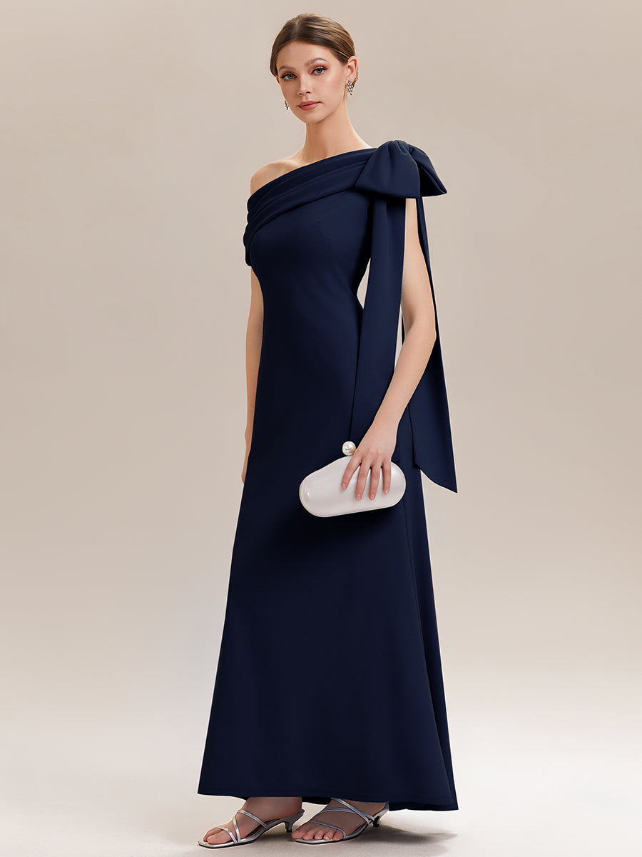 Robe longue ajustée à encolure asymétrique sans bretelles avec détail de nœud en tissu extensible #Couleur_Bleu Marine
