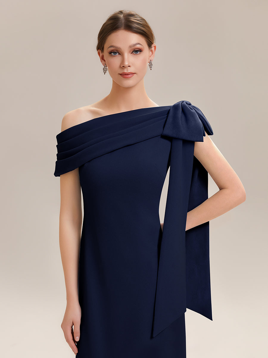 Robe longue ajustée à encolure asymétrique sans bretelles avec détail de nœud en tissu extensible #Couleur_Bleu Marine
