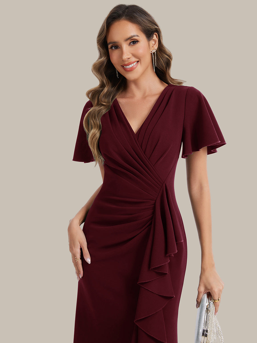 robe maxi ajustée à décolleté en V profond à manches courtes avec volants et fente haute sur la cuisse #Couleur_Bordeaux