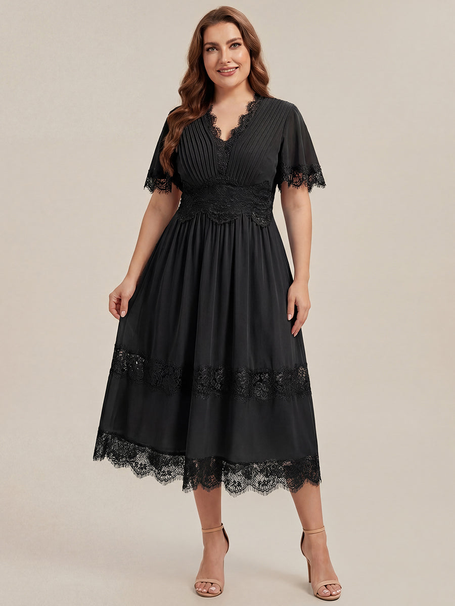 Robe midi A ligne à manches courtes plissée décolletée en V avec manches volantées et détail découpé #Couleur_Noir