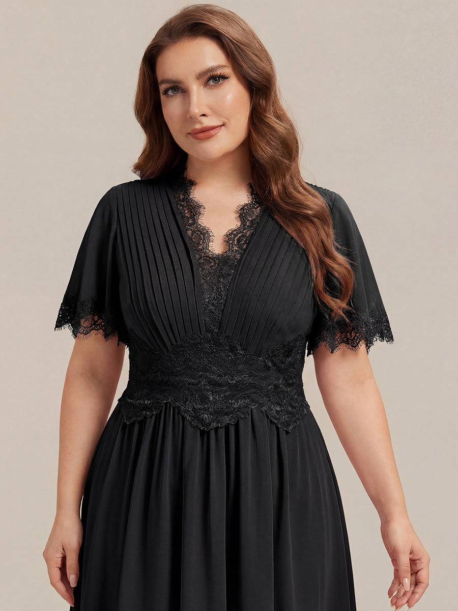 Robe midi A ligne à manches courtes plissée décolletée en V avec manches volantées et détail découpé #Couleur_Noir