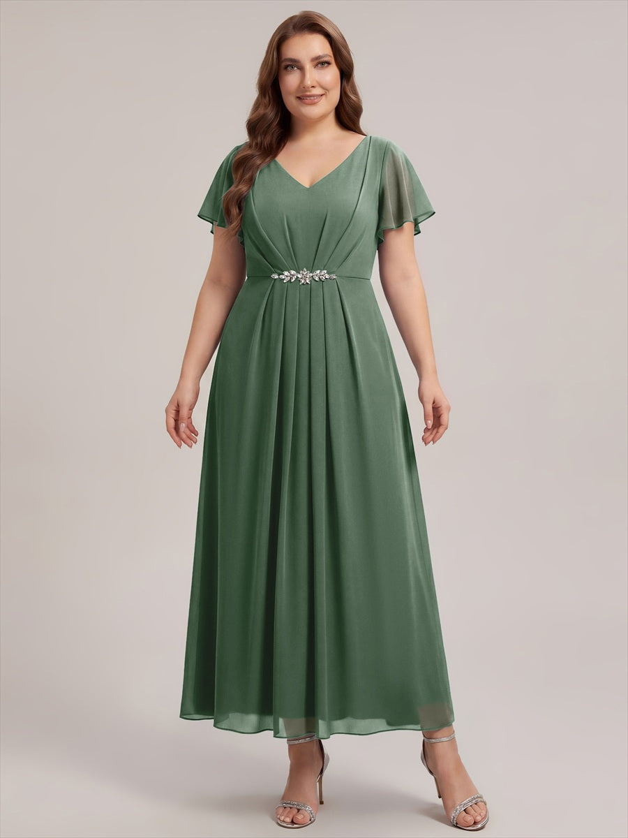 Robe longue maxi ligne A avec manches à volants col en V ornée de strass #Couleur_Eukalyptus Grün
