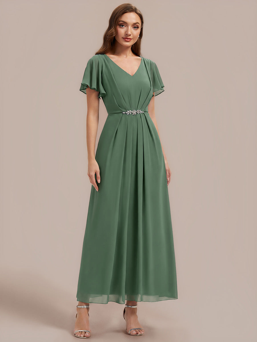 Robe longue maxi ligne A avec manches à volants col en V ornée de strass #Couleur_Eukalyptus Grün