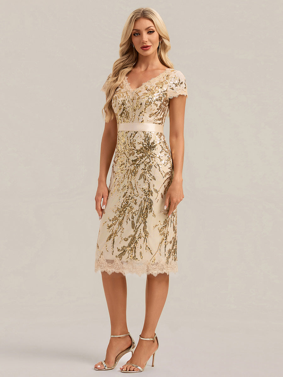 Robe moulante à manches courtes en stretch avec décolleté en V profond et détails en sequins #Couleur_Dorée