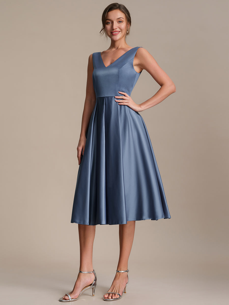 Robe midi de bal sans manches à volants plissée avec décolleté en V #Couleur_Marine Fume