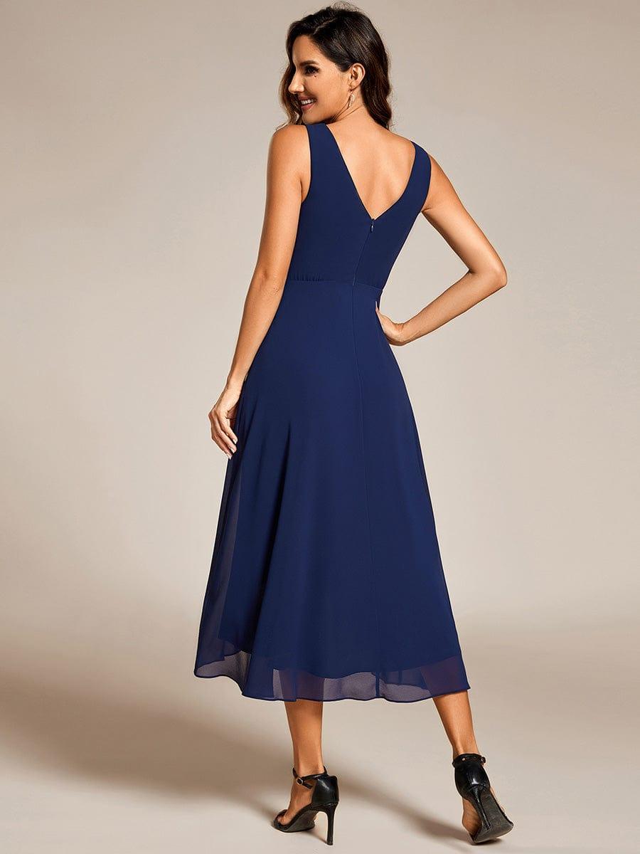 Robe d'invité de mariage élégante en mousseline de soie plissée sans manches à col en V #Couleur_Bleu Marine