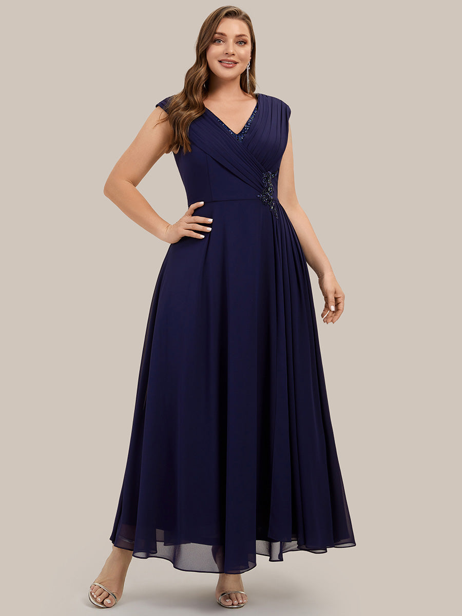 Robe maxi A-line à appliques avec décolleté en V profond et manches courtes ornée de rubans fluides #Couleur_Bleu Marine