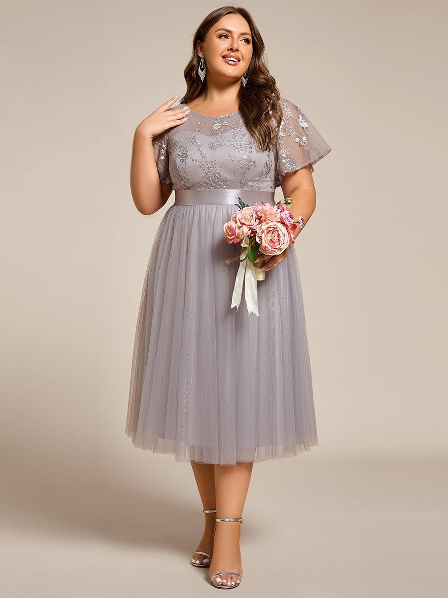 Robe d'invité mi-longue en résille à manches courtes #Couleur_ #Couleur_Gris