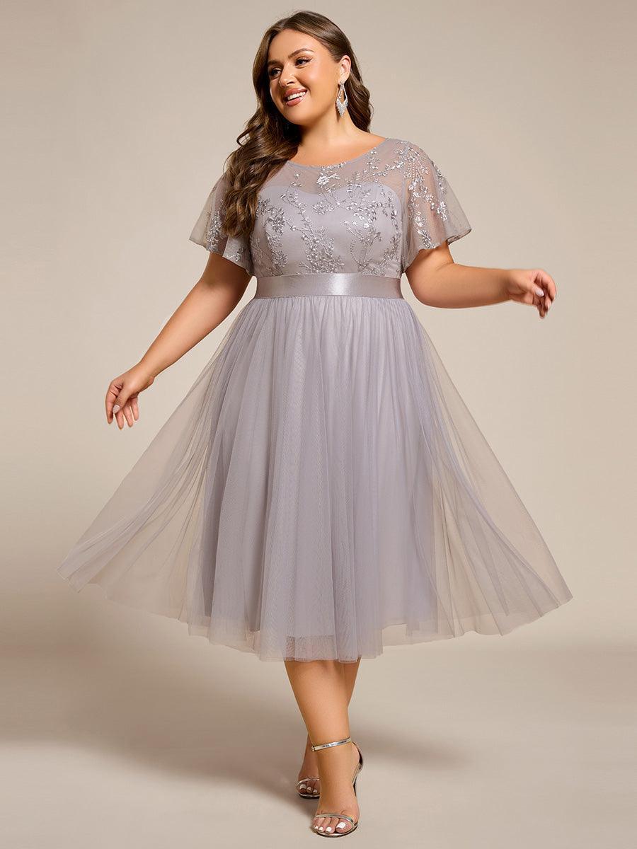 Robe d'invité mi-longue en résille à manches courtes #Couleur_ #Couleur_Gris