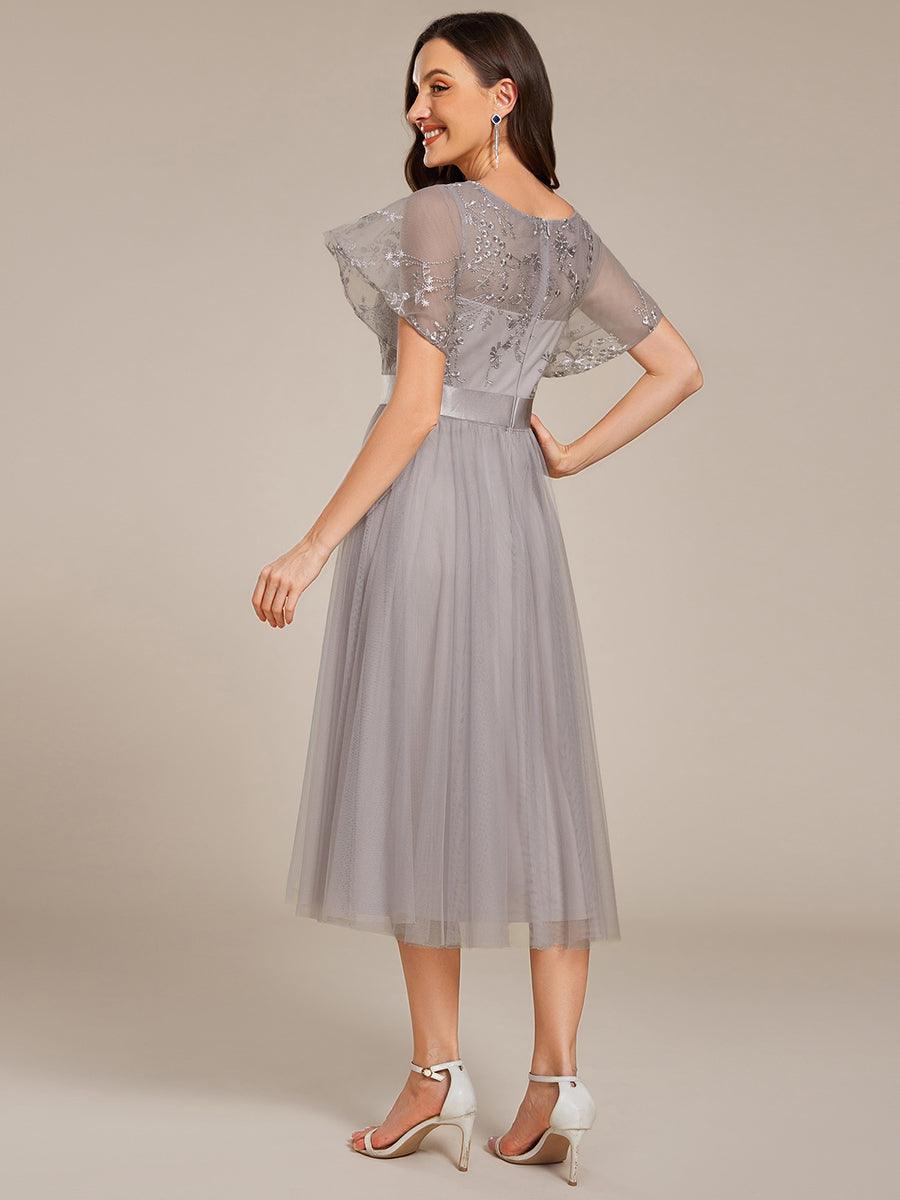 Robe d'invité mi-longue en résille à manches courtes #Couleur_ #Couleur_Gris