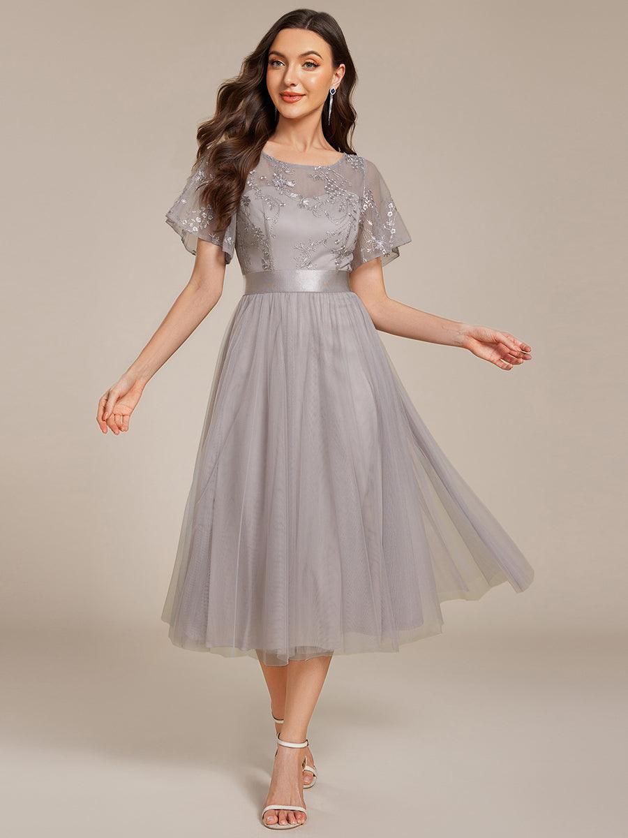 Robe d'invité mi-longue en résille à manches courtes #Couleur_ #Couleur_Gris