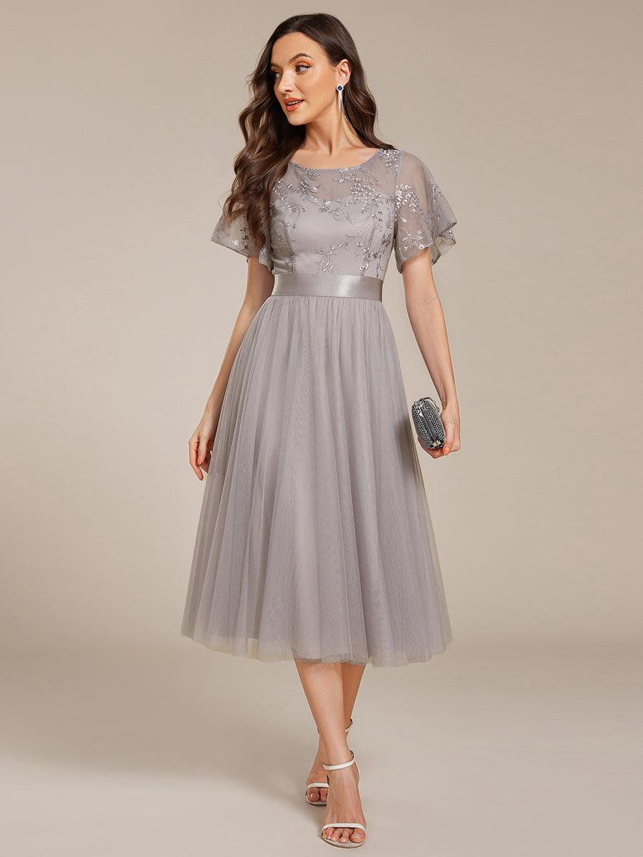 Robe d'invité mi-longue en résille à manches courtes #Couleur_ #Couleur_Gris