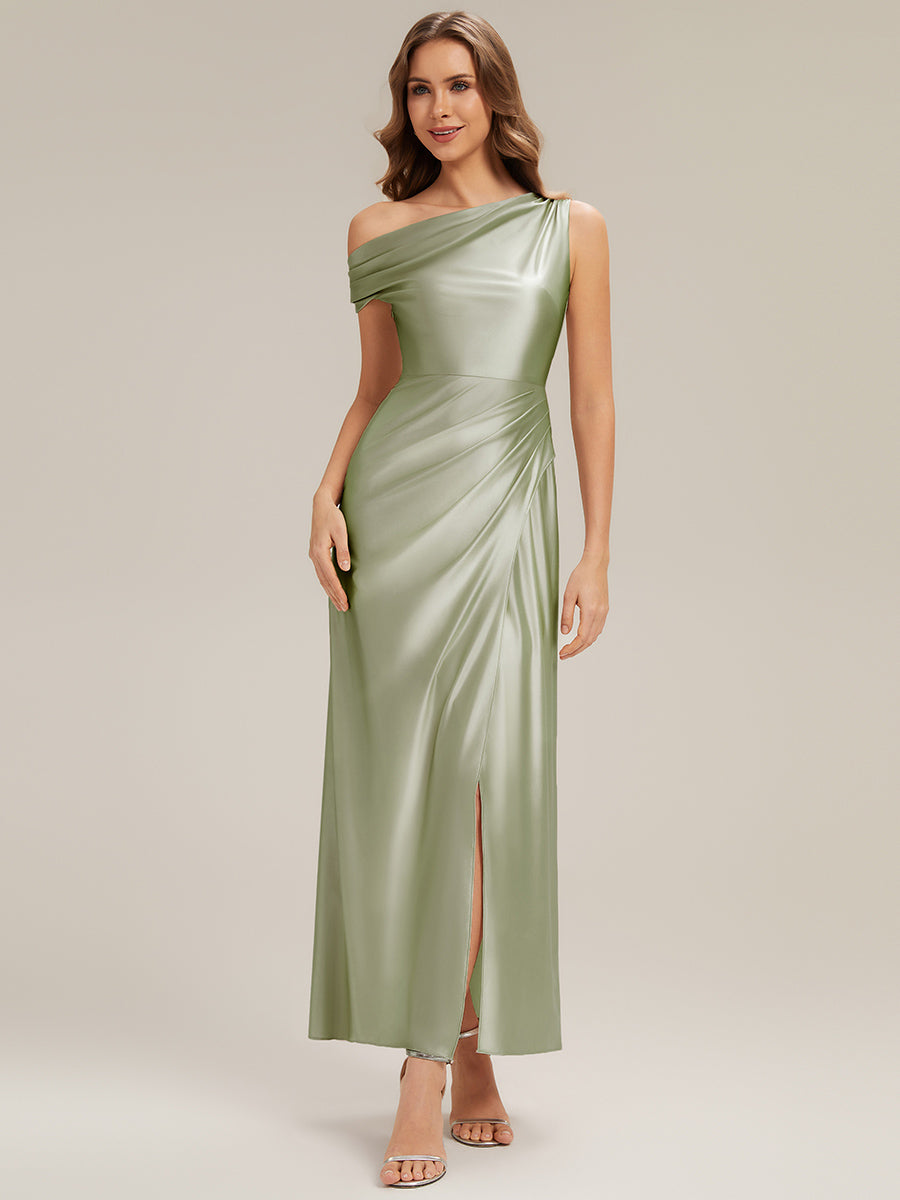 Robe moulante à une épaule à manches courtes avec fente haute sur la cuisse et tissu extensible #Couleur_Vert sauge