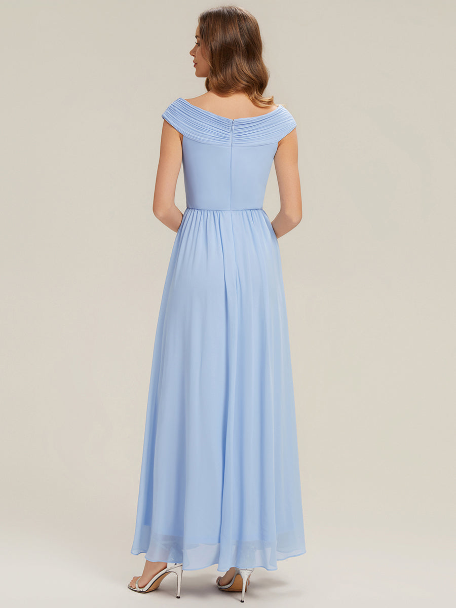 Robe longue sans manches décolletée en V avec une taille haute et des détails plissés #Couleur_Bleu Glace