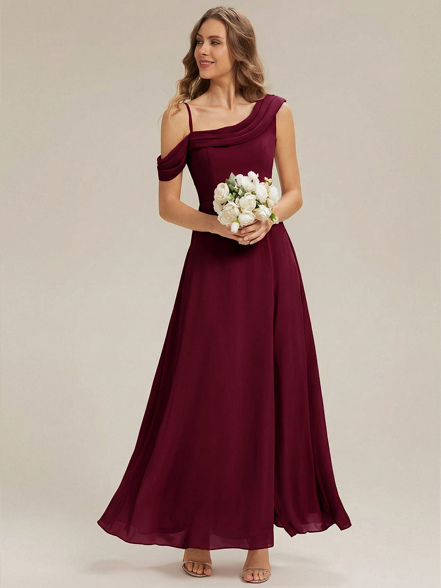 Robe longue asymétrique à manches courtes en A avec des embellissements en strass #Couleur_Bordeaux