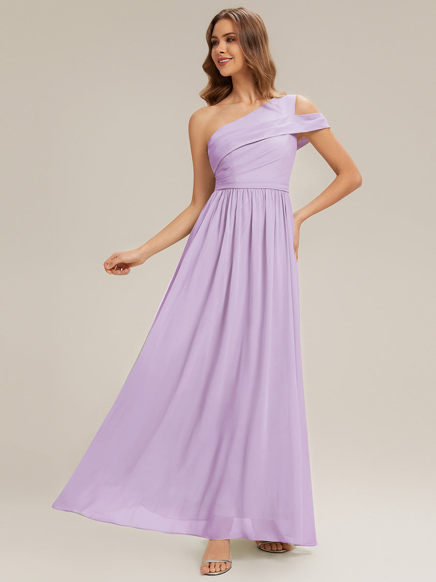 Robe longue à une épaule à manches courtes avec fente haute sur la cuisse et détail découpé #Couleur_Lilas Givré