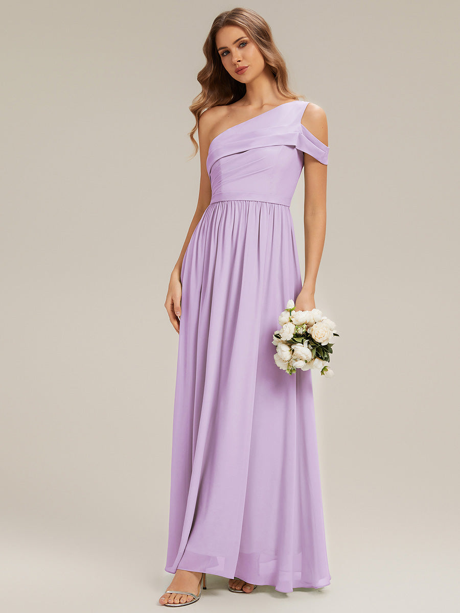 Robe longue à une épaule à manches courtes avec fente haute sur la cuisse et détail découpé #Couleur_Lilas Givré