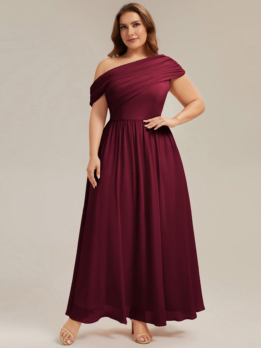 Robe longue asymétrique sans bretelles en A avec détail froncé #Couleur_Bordeaux