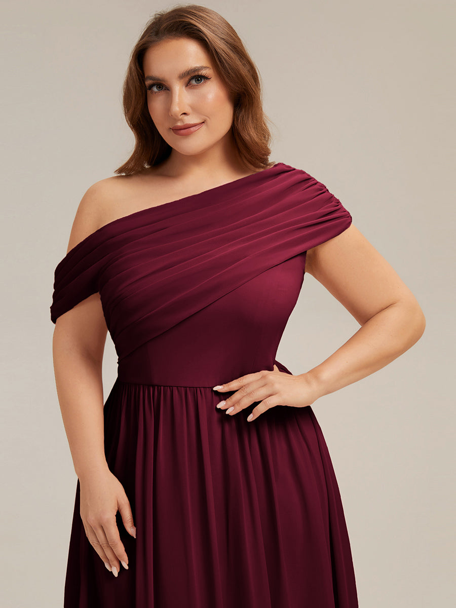 Robe longue asymétrique sans bretelles en A avec détail froncé #Couleur_Bordeaux