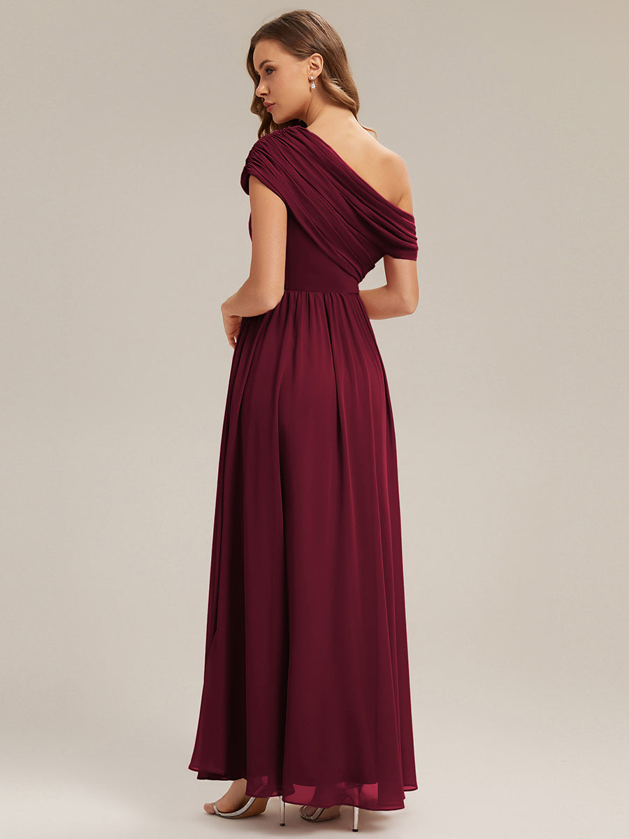 Robe longue asymétrique sans bretelles en A avec détail froncé #Couleur_Bordeaux