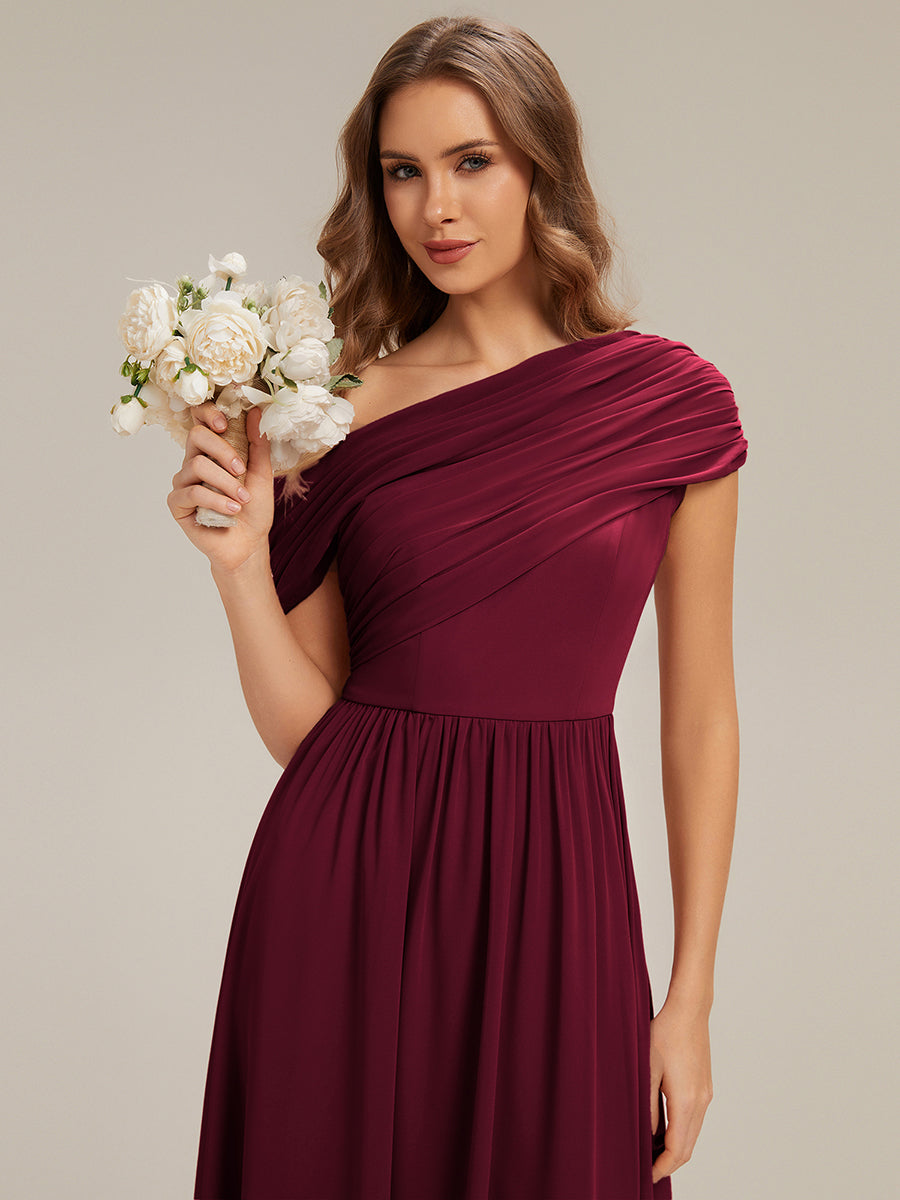 Robe longue asymétrique sans bretelles en A avec détail froncé #Couleur_Bordeaux