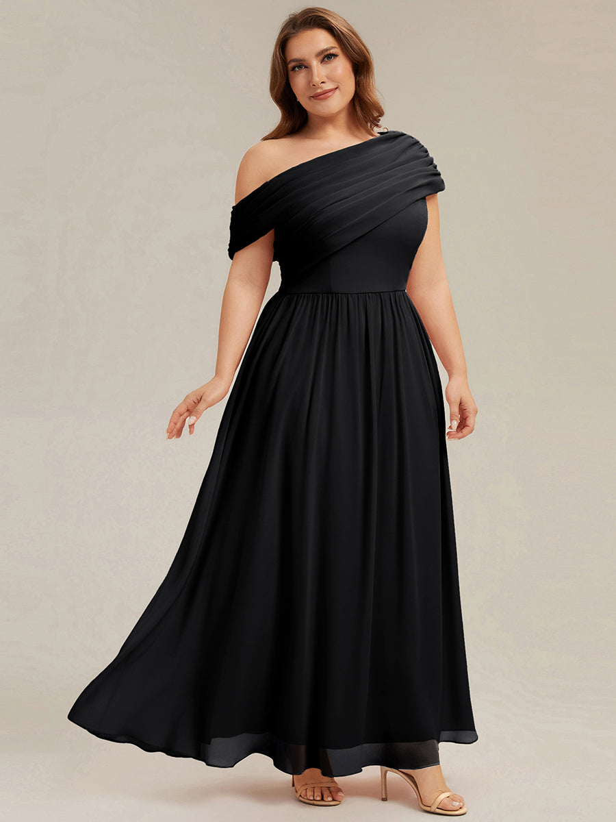 Robe longue asymétrique sans bretelles en A avec détail froncé #Couleur_Noir