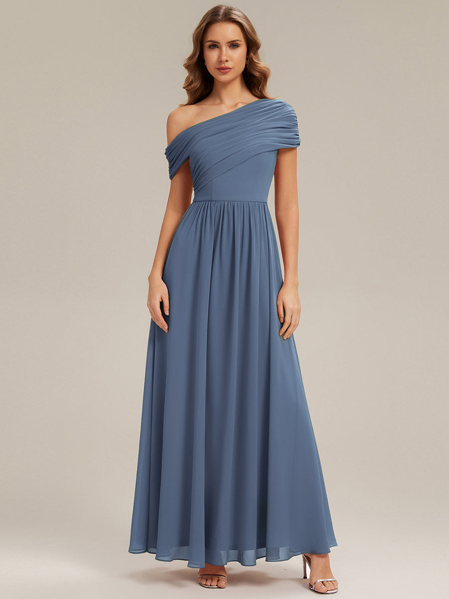 Robe longue asymétrique sans bretelles en A avec détail froncé #Couleur_Marine Fume