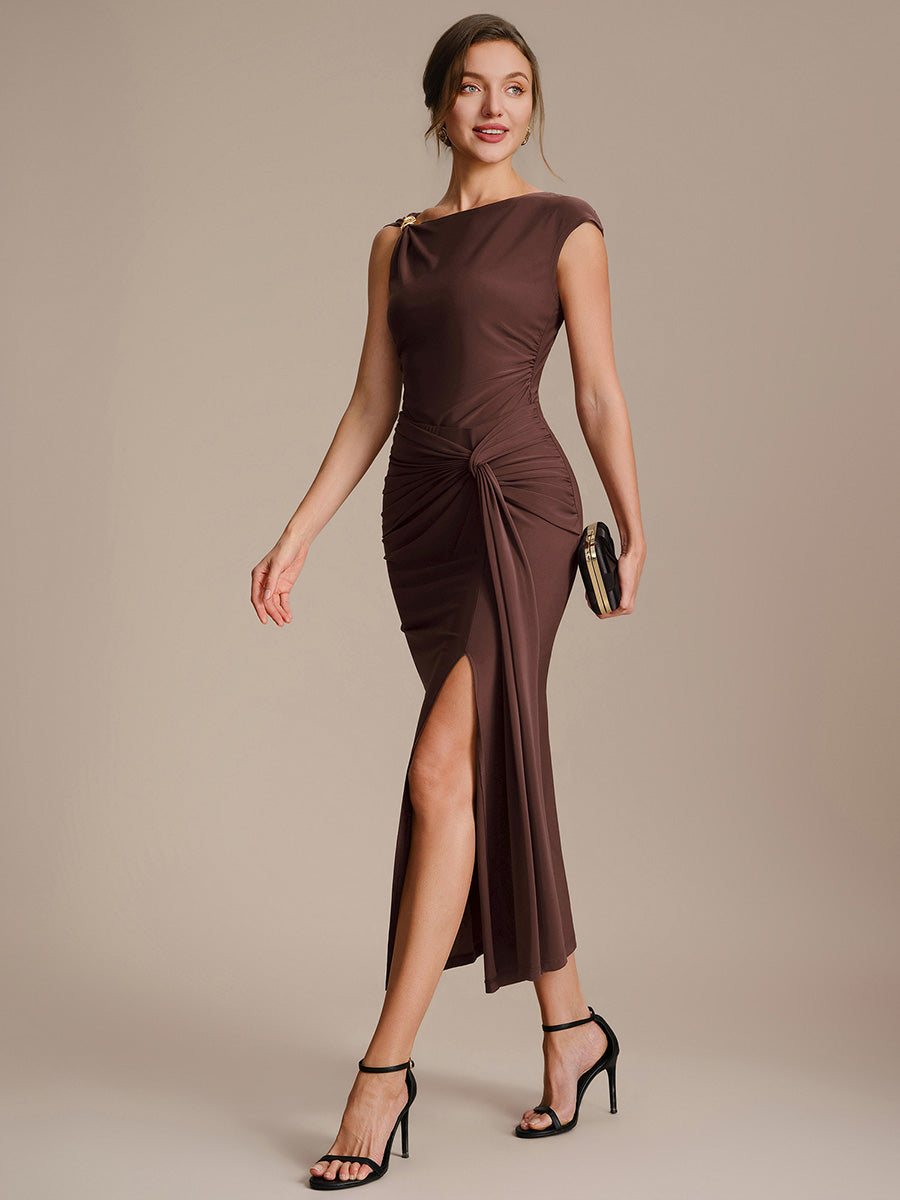 Robe courte à manches courtes extensible sans manches avec encolure asymétrique #Couleur_Marron chocolat