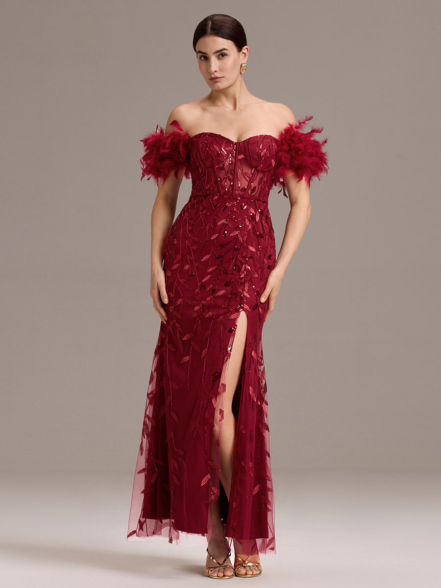 Robe de soirée fendue à épaules dénudées et manches en plumes #Couleur_Bordeaux