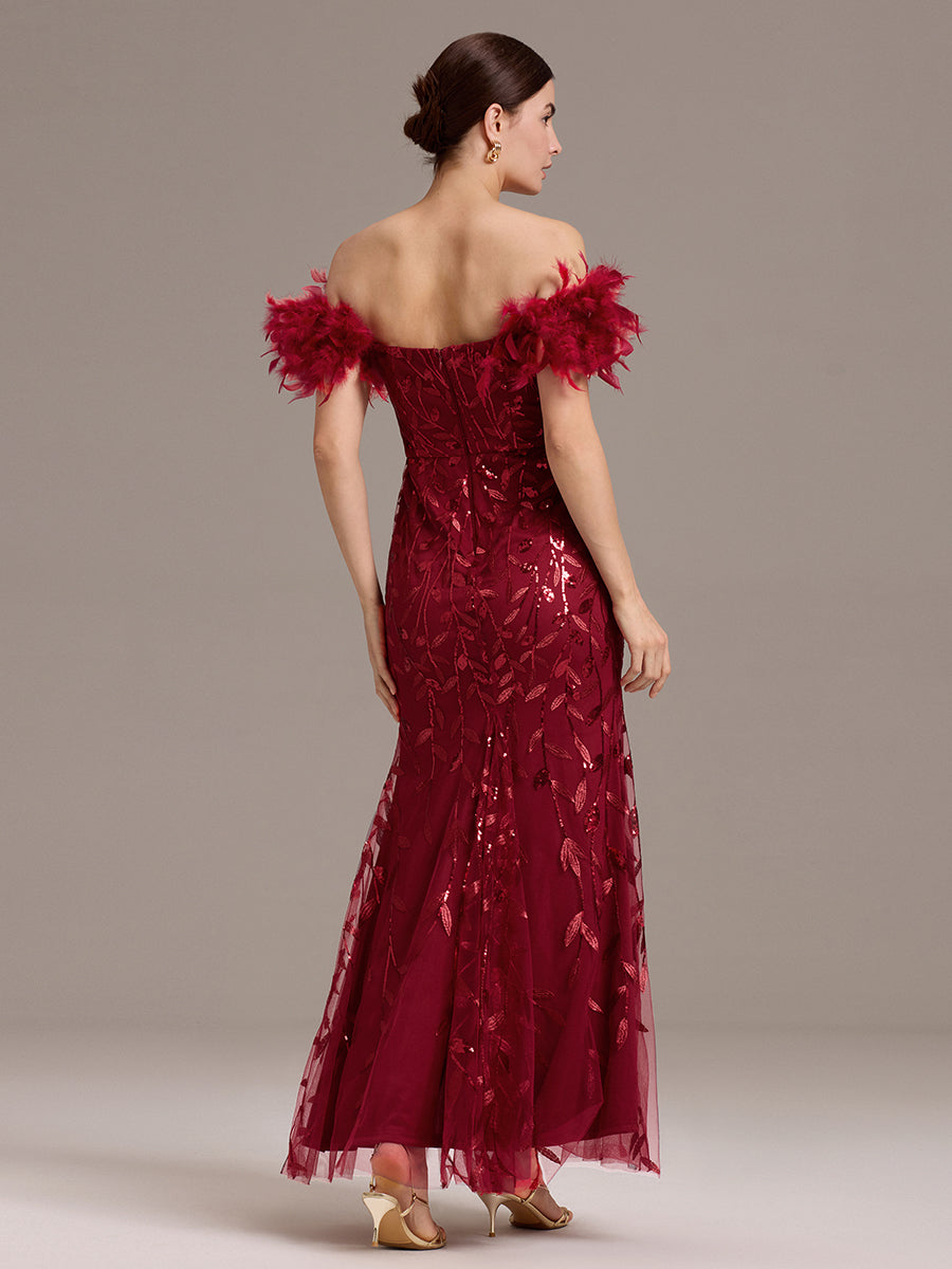 Robe de soirée fendue à épaules dénudées et manches en plumes #Couleur_Bordeaux