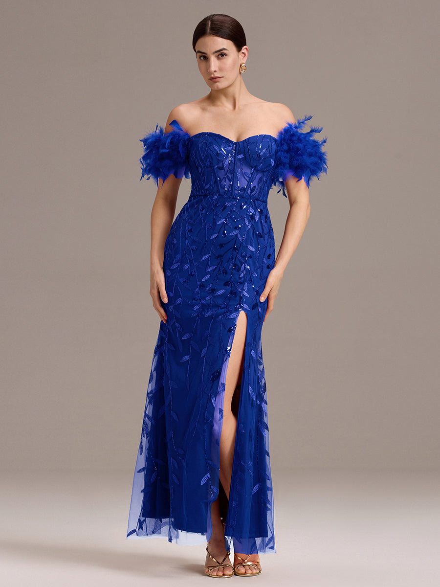 Robe de soirée fendue à épaules dénudées et manches en plumes #Couleur_Bleu Saphir