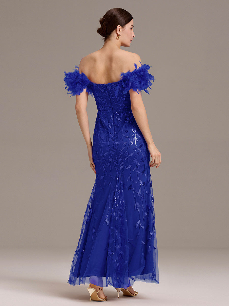 Robe de soirée fendue à épaules dénudées et manches en plumes #Couleur_Bleu Saphir