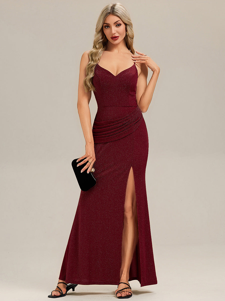Robe de soirée chic sans manches en jersey extensible longueur sol avec décolleté en V profond et fente haute ornée de strass #Couleur_Bordeaux