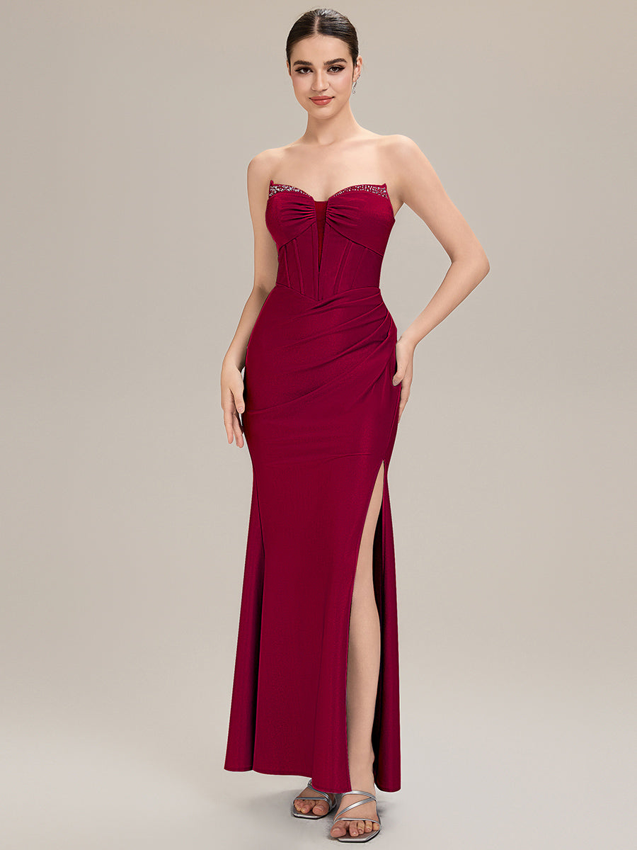 Robe de soirée chic sans bretelles sans manches longueur sol en forme de sirène avec corset et détail à nouer devant #Couleur_Bordeaux