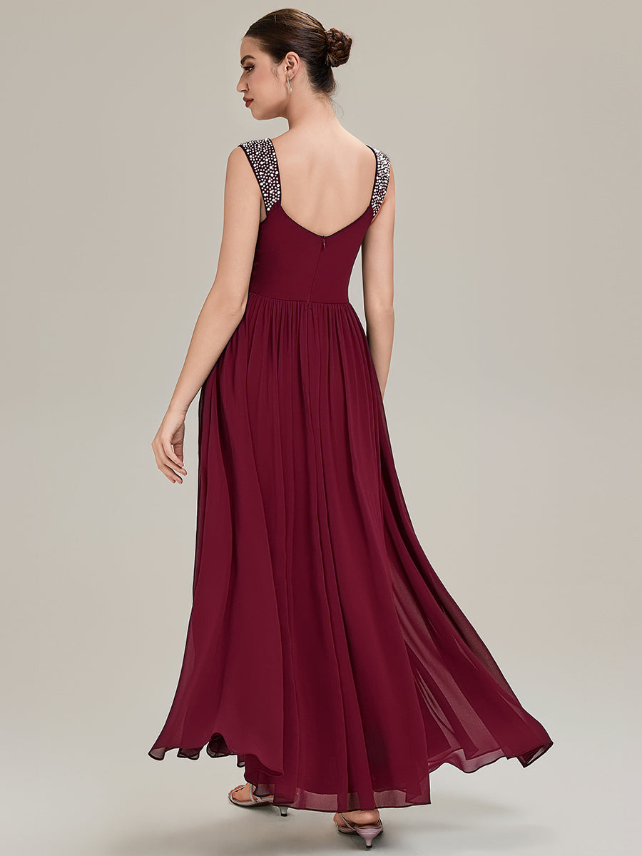 Robe de soirée chic sans manches décolleté en V avec jupe évasée longueur sol et bretelles non réglables #Couleur_Bordeaux