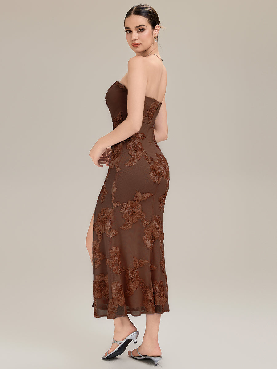 Robe maxi moulante sans bretelles sans manches à haute élasticité avec fente haute et design dos nu #Couleur_Brun