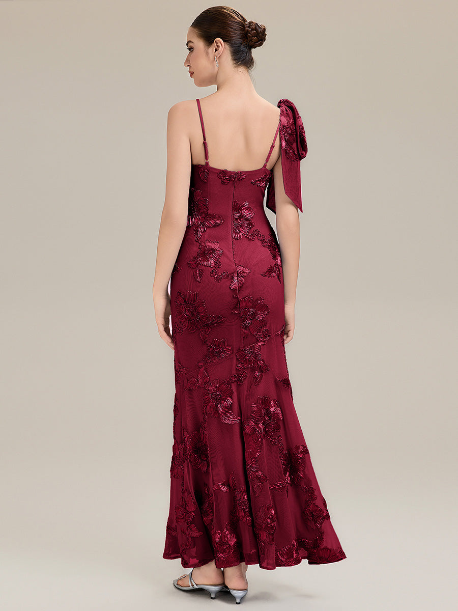 Robe de soirée chic à bretelles spaghetti ajustables avec décolleté en cœur en mermaid longueur de sol et détails en jacquard floral #Couleur_Bordeaux