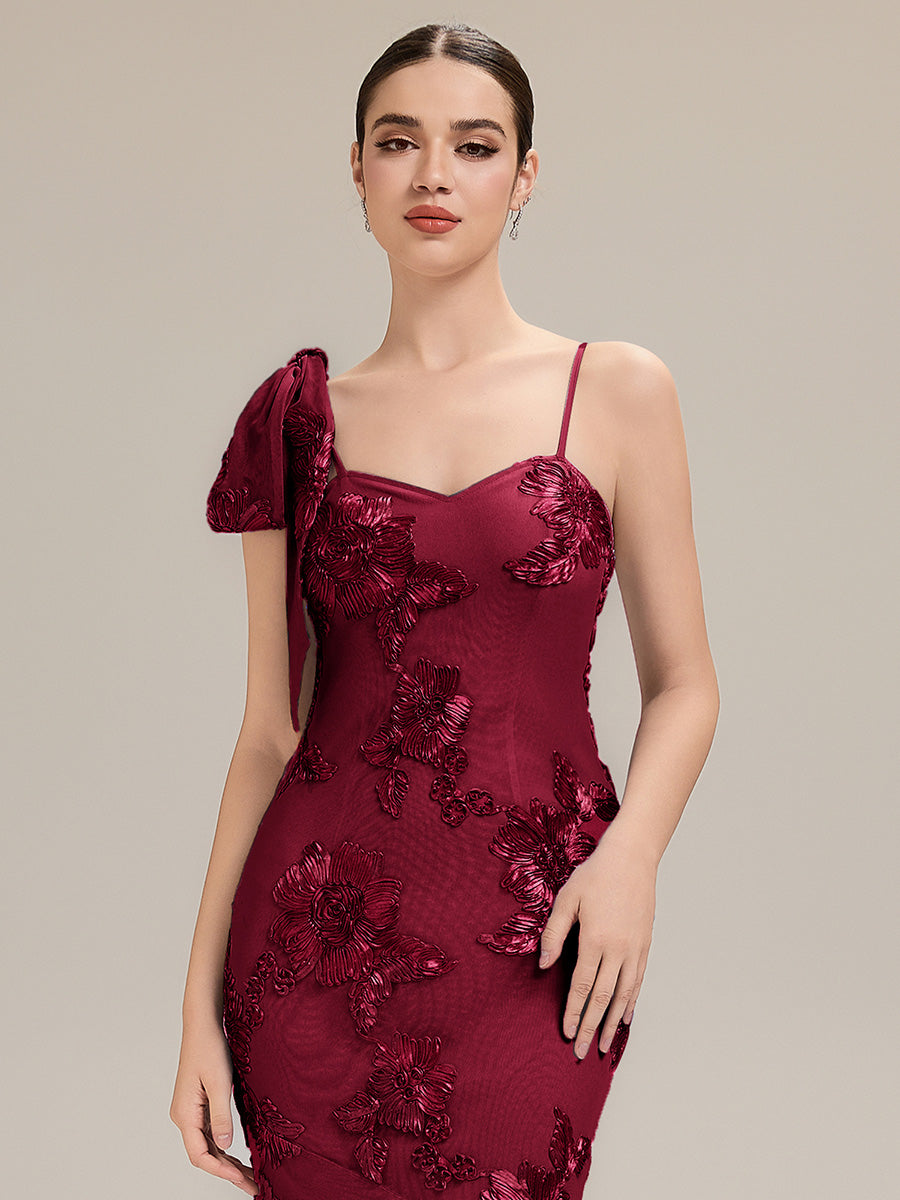 Robe de soirée chic à bretelles spaghetti ajustables avec décolleté en cœur en mermaid longueur de sol et détails en jacquard floral #Couleur_Bordeaux