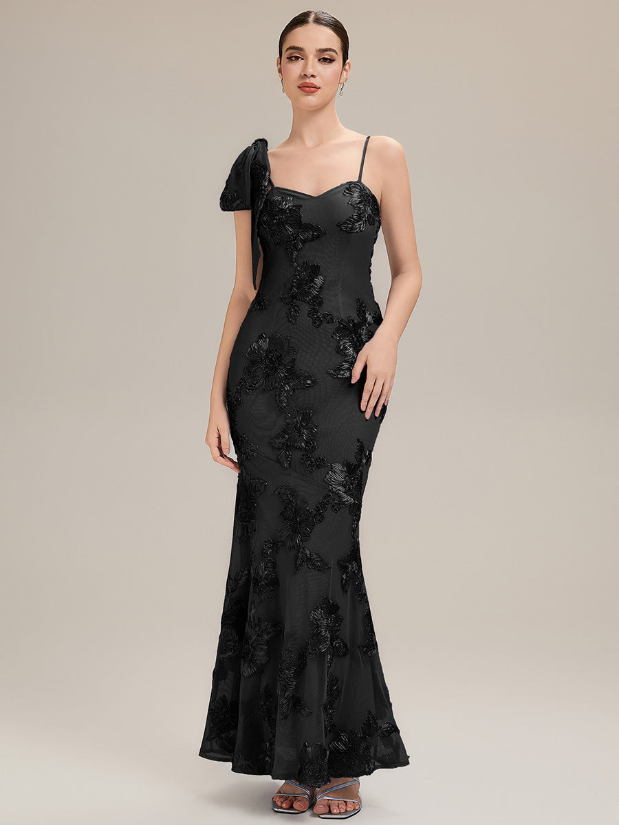 Robe de soirée chic à bretelles spaghetti ajustables avec décolleté en cœur en mermaid longueur de sol et détails en jacquard floral #Couleur_Noir