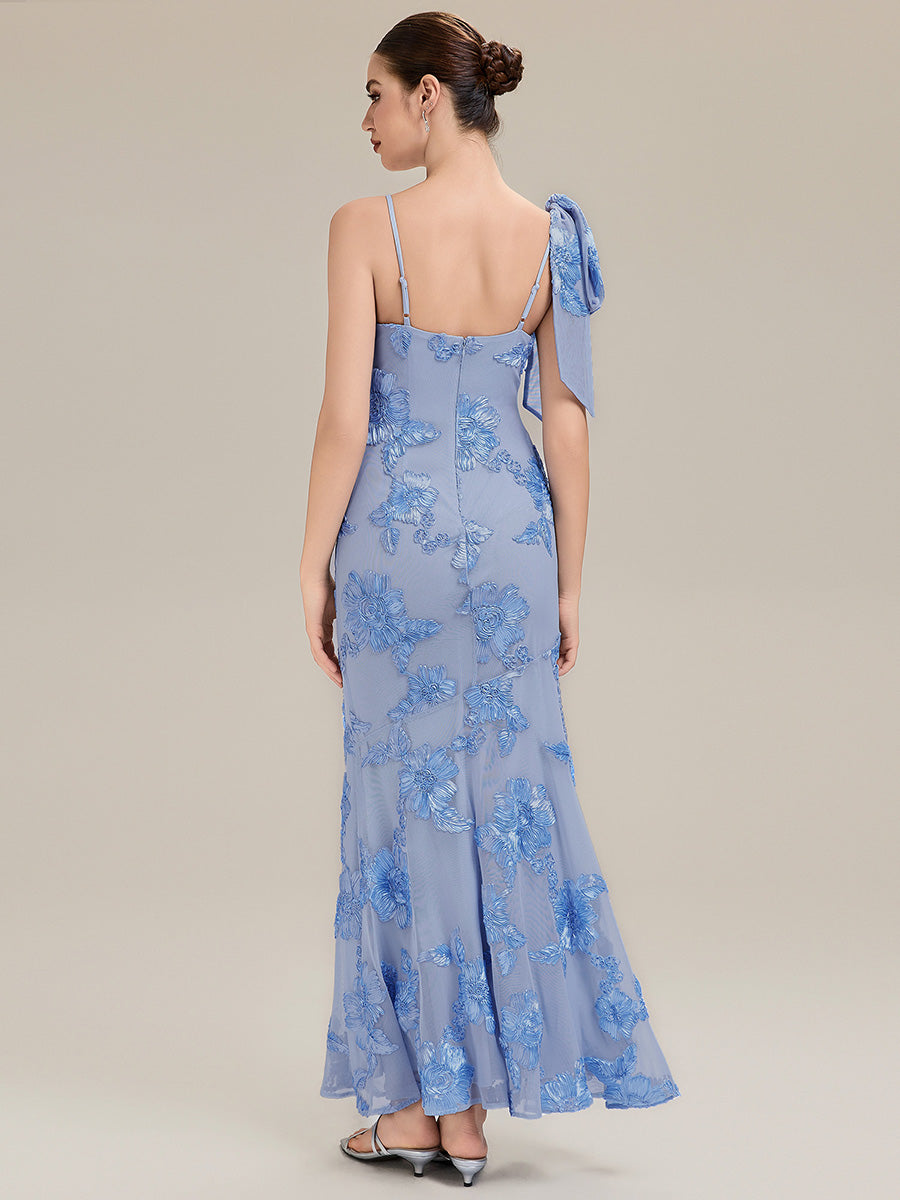 Robe de soirée chic à bretelles spaghetti ajustables avec décolleté en cœur en mermaid longueur de sol et détails en jacquard floral #Couleur_Bleu Glace