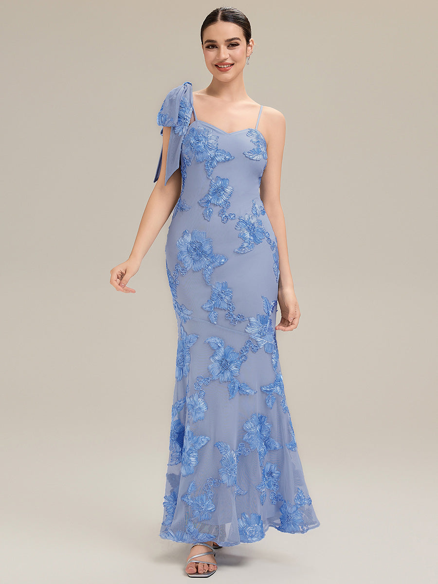 Robe de soirée chic à bretelles spaghetti ajustables avec décolleté en cœur en mermaid longueur de sol et détails en jacquard floral #Couleur_Bleu Glace