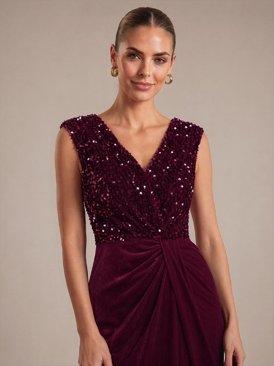 Robe asymétrique sans manches à décolleté en V et sequins longueur maxi #Couleur_Bordeaux
