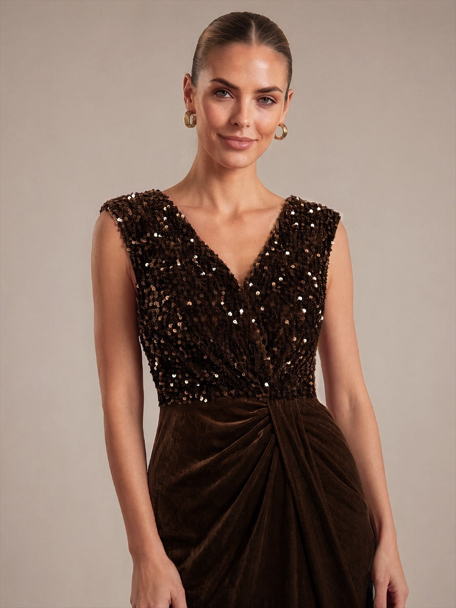 Robe asymétrique sans manches à décolleté en V et sequins longueur maxi #Couleur_Marron chocolat