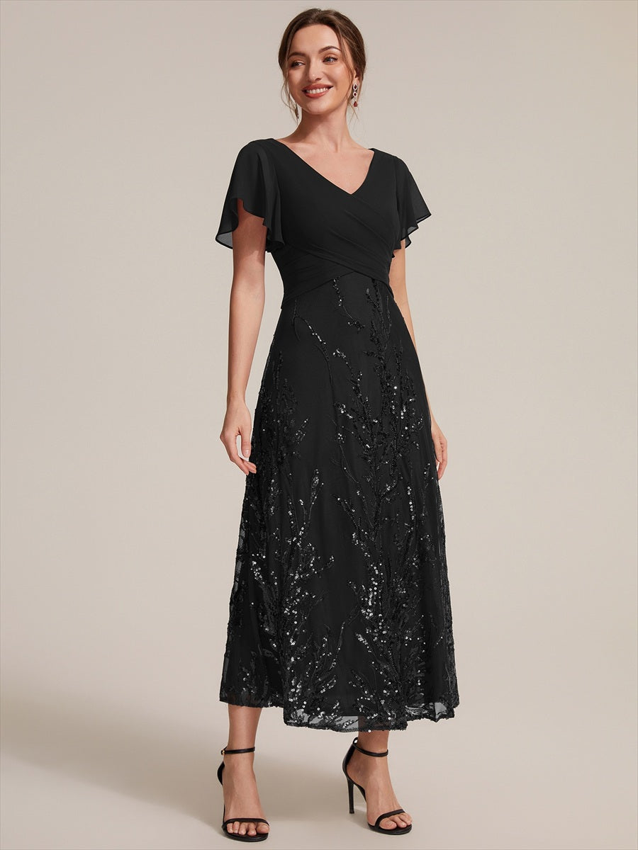 robe en ligne A avec manches courtes décolleté en V sequins longueur thé avec ourlet volanté #Couleur_Noir
