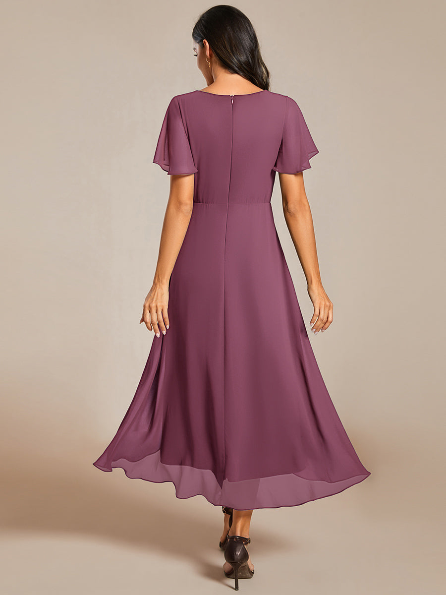 Robe D'invité De Mariage En Mousseline De Soie Mi-Longue Plissée à Manches à Volants Et Col En V #Couleur_Prune Foncée