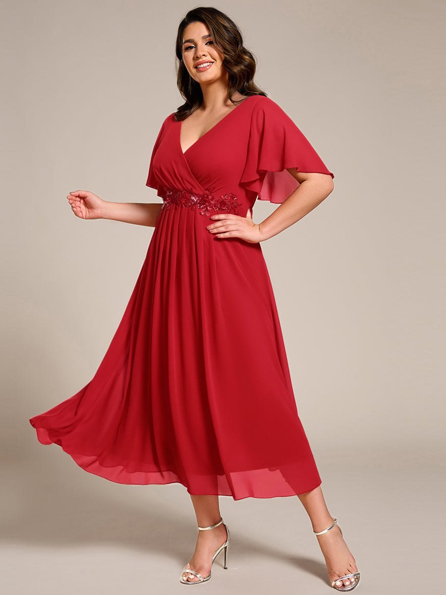 Robe d'invité de mariage mi-longue en mousseline de soie à col en V de grande taille avec applique à la taille #Couleur_Rouge