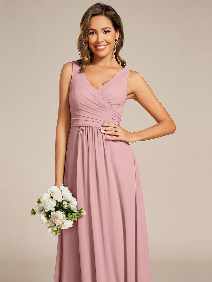 Robe d'invité de mariage trapèze en mousseline fluide à encolure ronde et longueur au genou #Couleur_Rose fumee